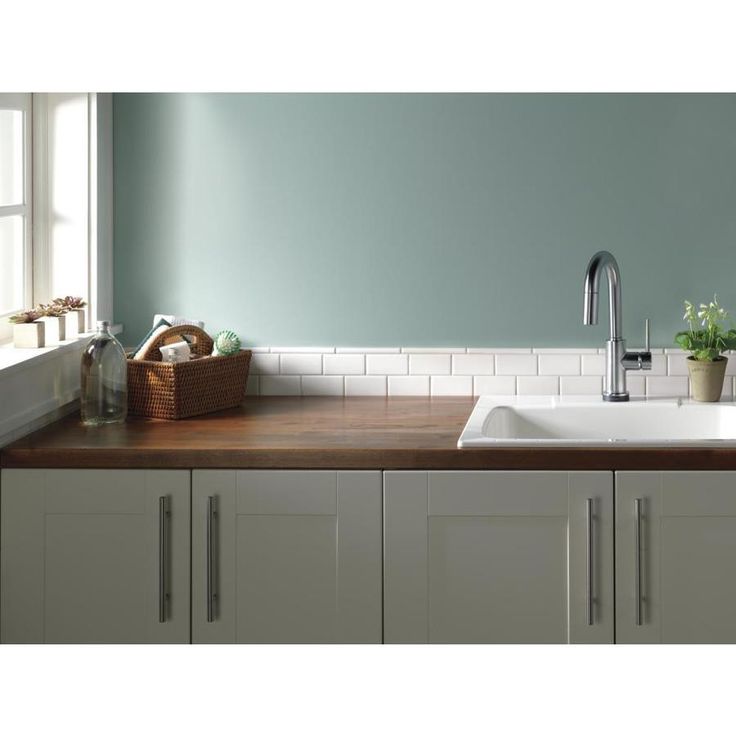 Delta Trinsic Touch2O Arctic Stainless 1-Handle Deck-Mount Pull-Down Touch Kitchen Faucet