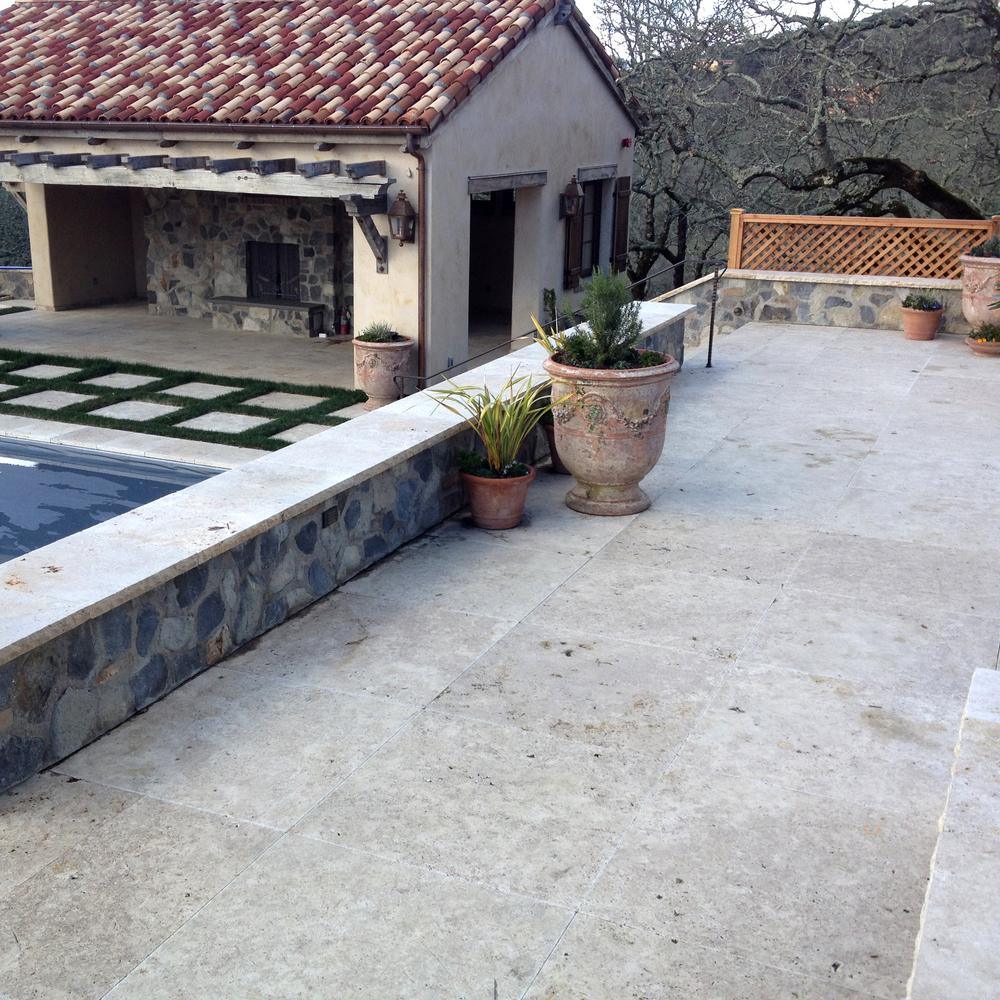 Mediterranean Pattern Walnut Tumbled Travertine Paver Kits (30-Kits/480 sq. ft./Pallet) - Super Arbor