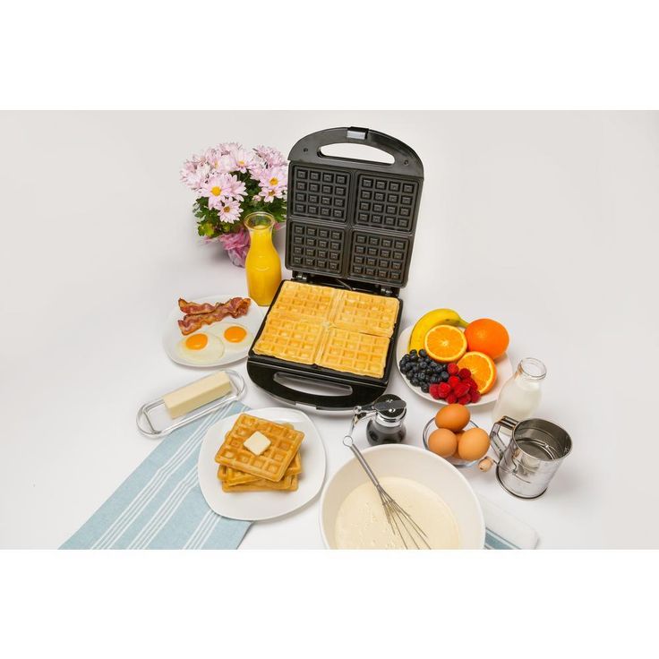Classic 4-Slice Stainless Steel American Waffle Maker