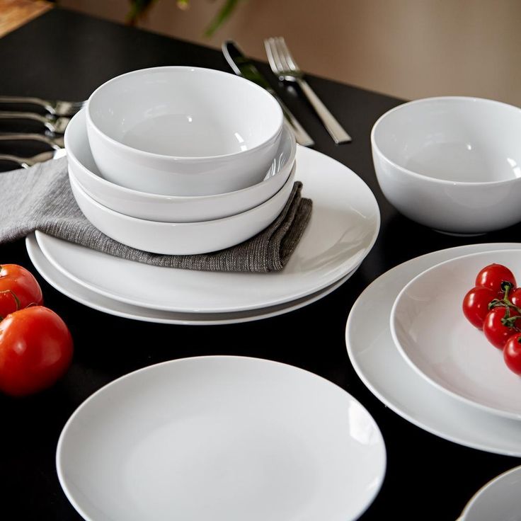 White Essential 16-Piece Casual Porcelain Dinnerware Set (Service for 4)