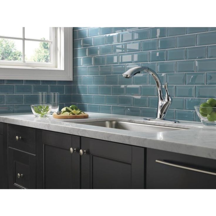 Delta Linden Chrome 1-Handle Deck-Mount Pull-Out Handle Kitchen Faucet (Deck Plate Included)
