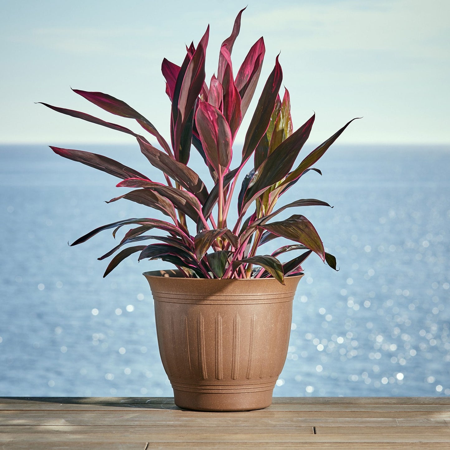 Bloem Colonnade Wood Resin Planter 16" Dark Earth