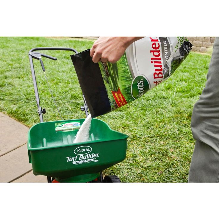 Scotts 52 lbs. Phos 10 M Turf Builder with Moss Control Zero