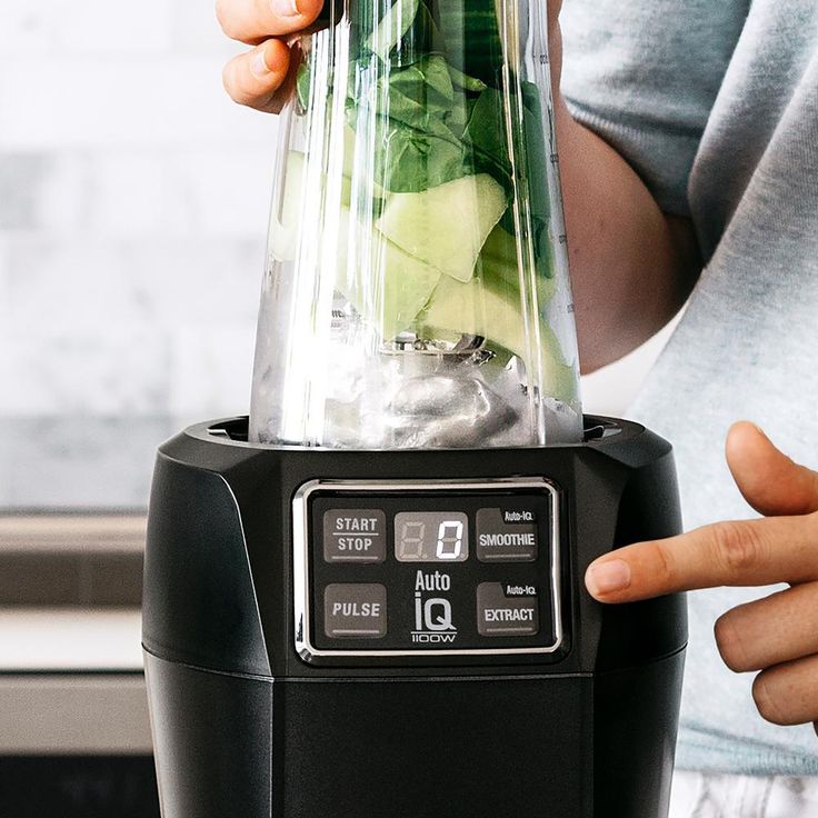 Nutri Ninja 24 oz. 2-Speed Dark Grey Blender with FreshVac Technology