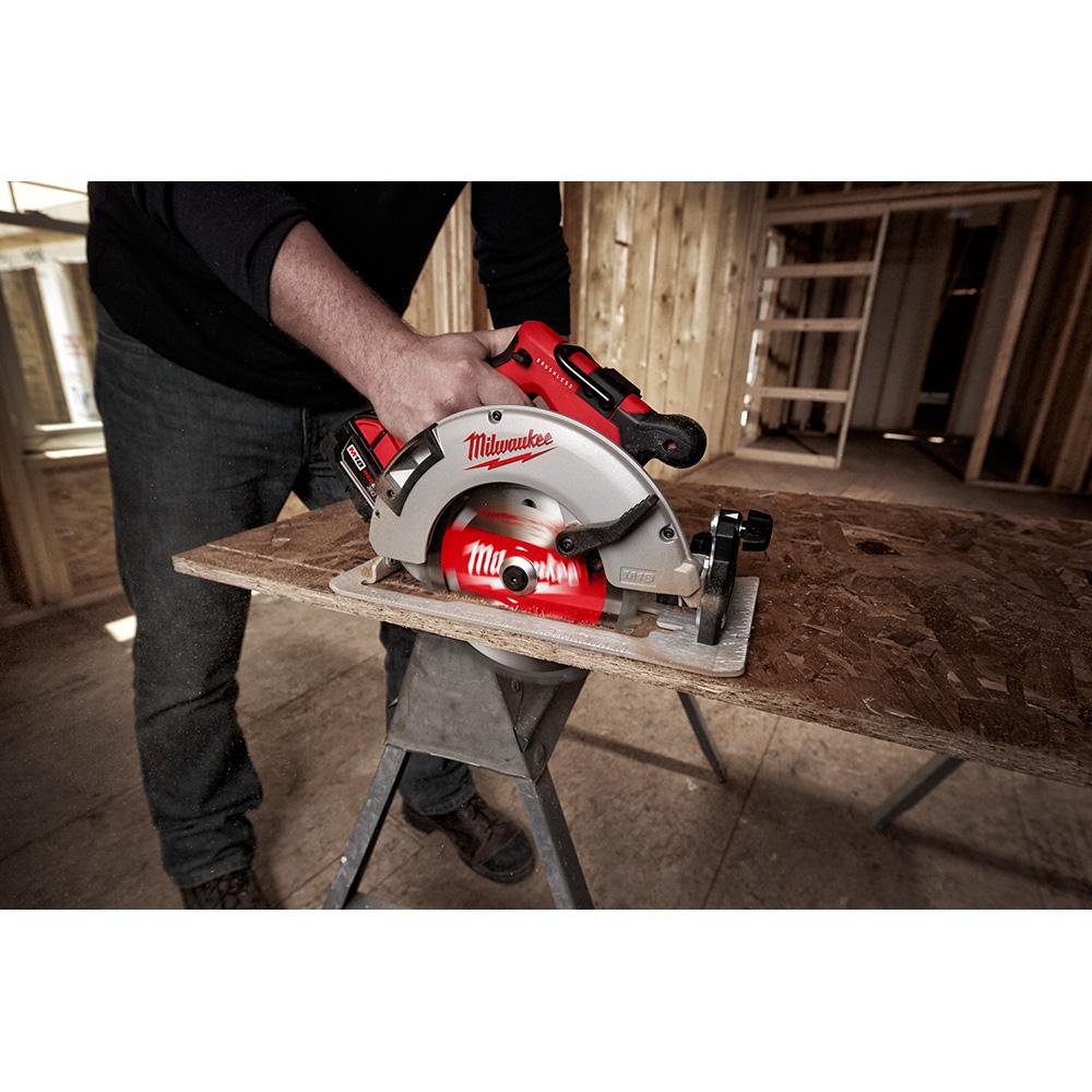 M18 18-Volt Lithium-Ion Brushless Cordless 7-1/4 in. Circular Saw Kit with 1 Battery 5.0Ah, Charger and Bag
