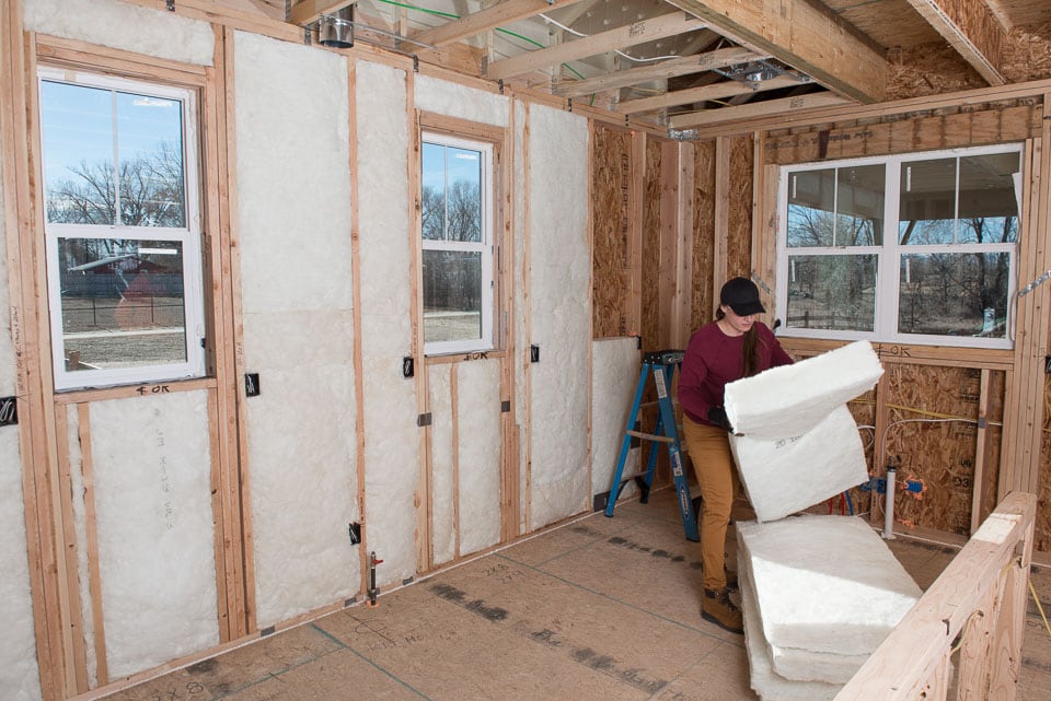 Johns Manville JM R-13 Unfaced Fiberglass Batt Insulation – 15 in x 93 in, 106.56 sq ft (11-Pack)