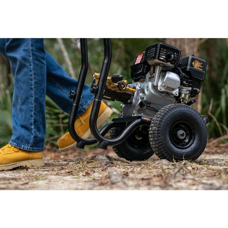 DEWALT 3600 PSI at 2.5 GPM Honda GX200 with AAA Triplex Pump Cold Water Professional Gas Pressure Washer
