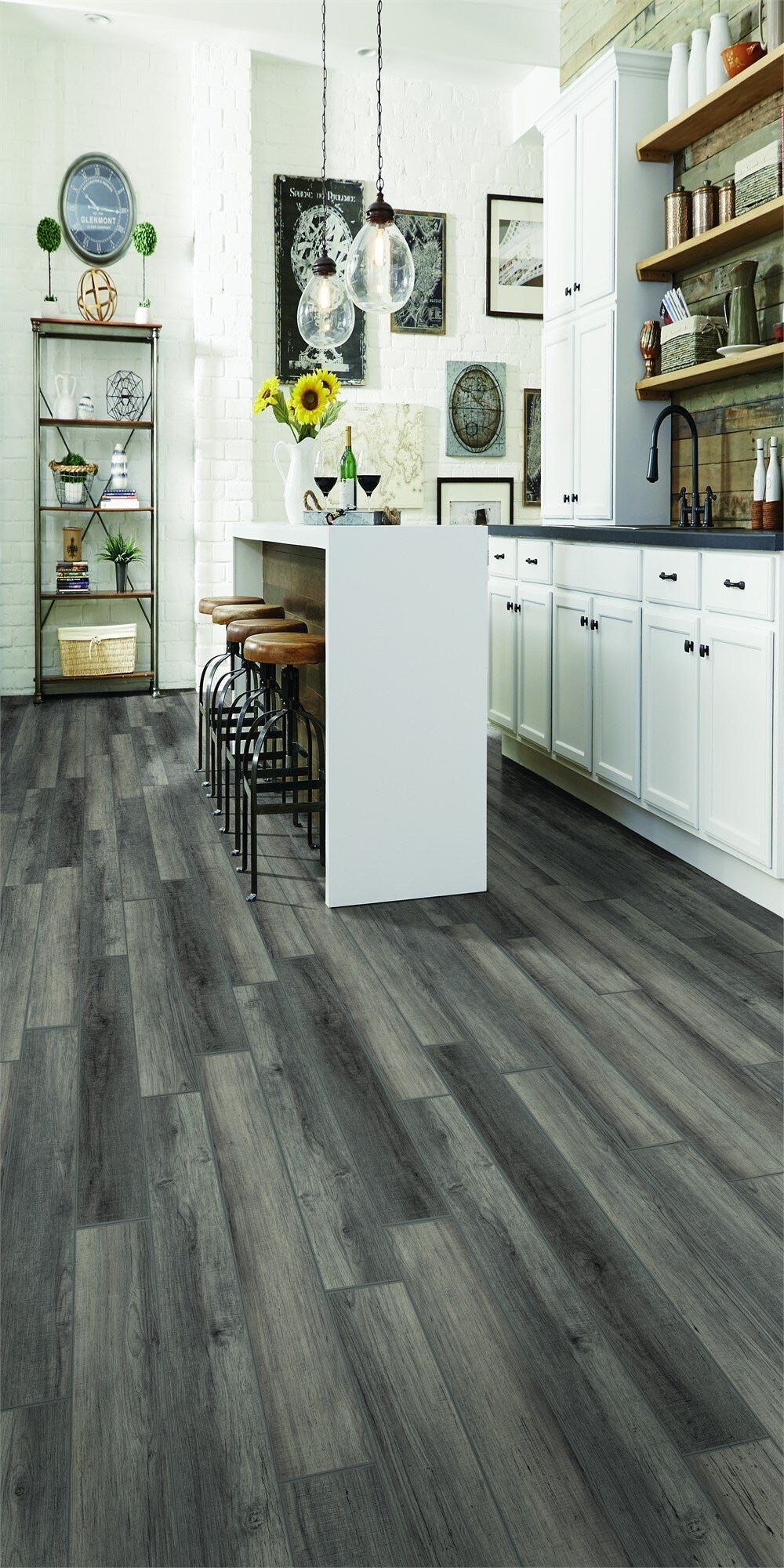 Armstrong Flooring Essentials Moon Shadow 6-in W x 48-in L x 5-mm T Waterproof Interlocking Luxury Vinyl Plank Flooring (18.8-sq ft/carton)