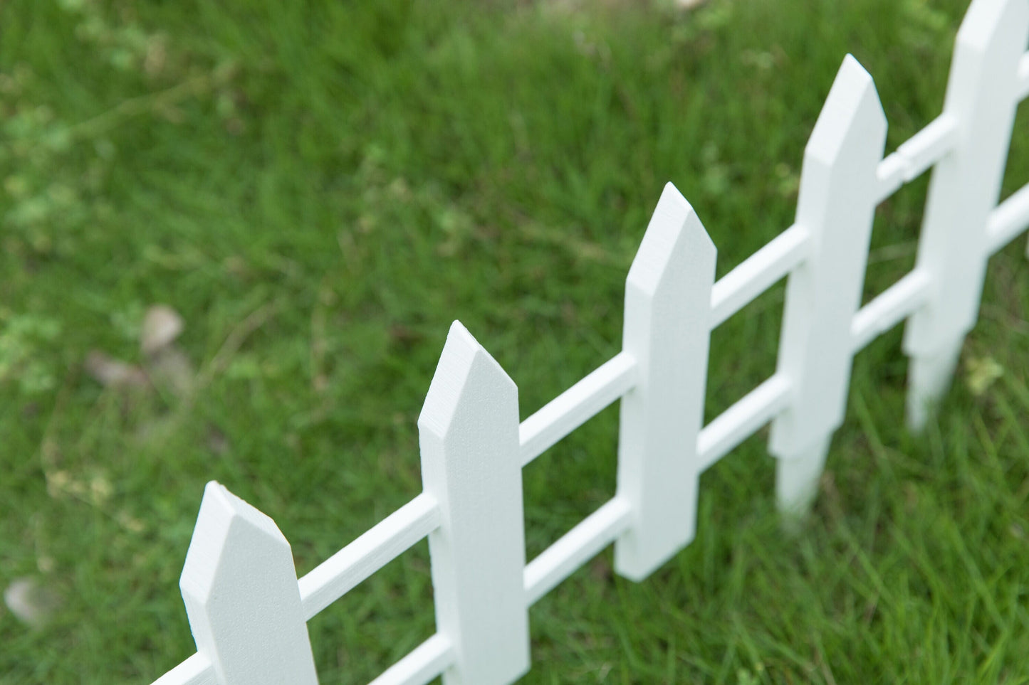 Gardenised 2-ft H x 2-ft W White Vinyl Picket Fence Gate (Unassembled)