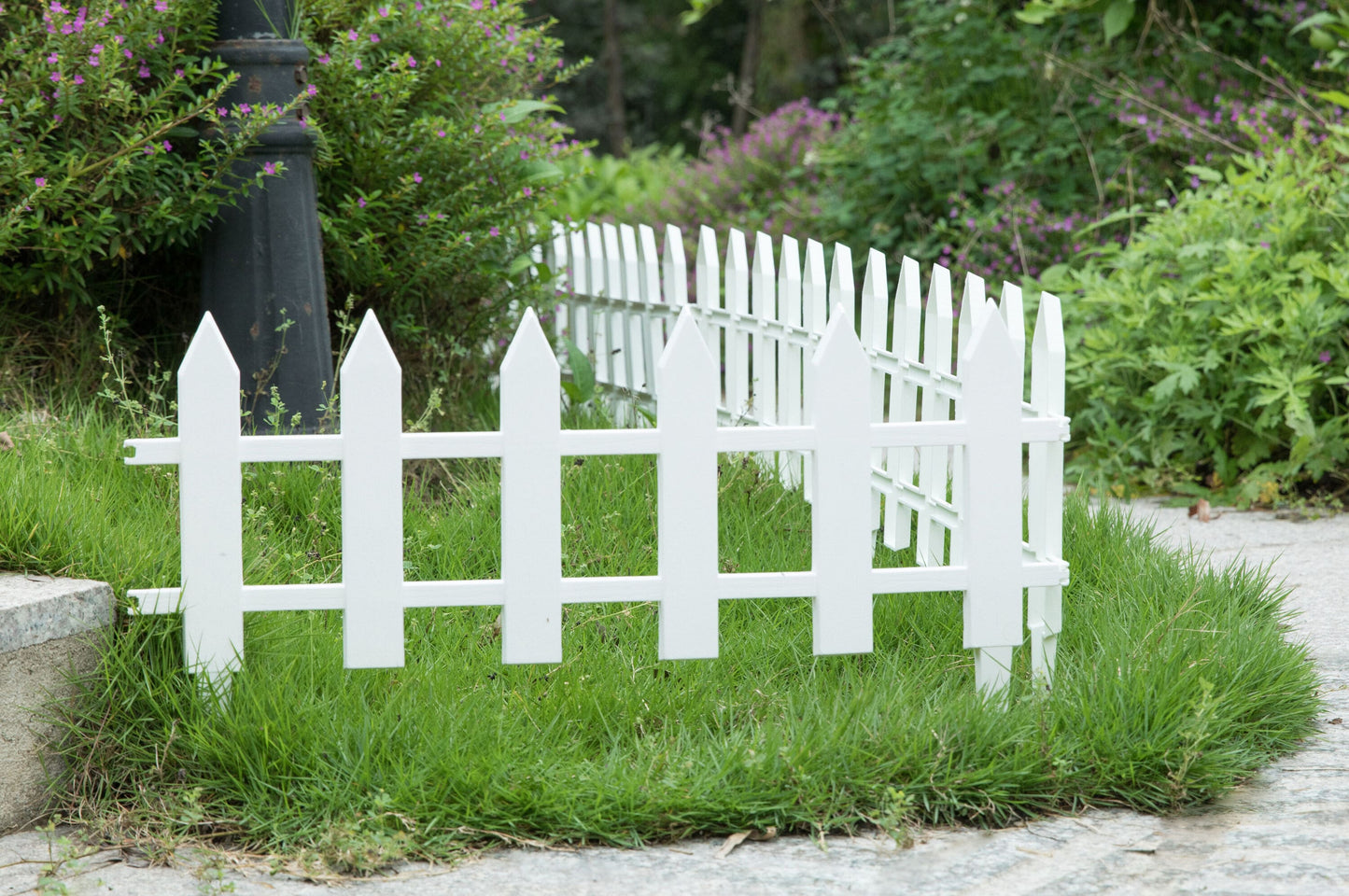 Gardenised 2-ft H x 2-ft W White Vinyl Picket Fence Gate (Unassembled)