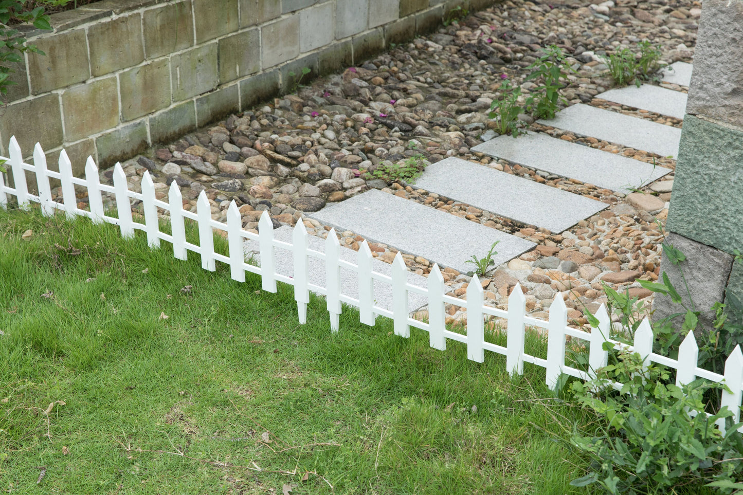Gardenised 2-ft H x 2-ft W White Vinyl Picket Fence Gate (Unassembled)