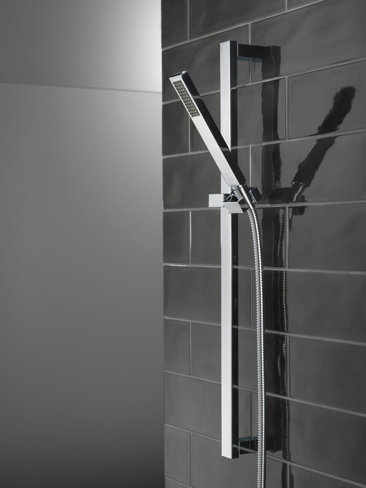 Delta Vero Chrome 1-Spray Handheld Shower with Slide Bar, 1.75 GPM (6.6 LPM)