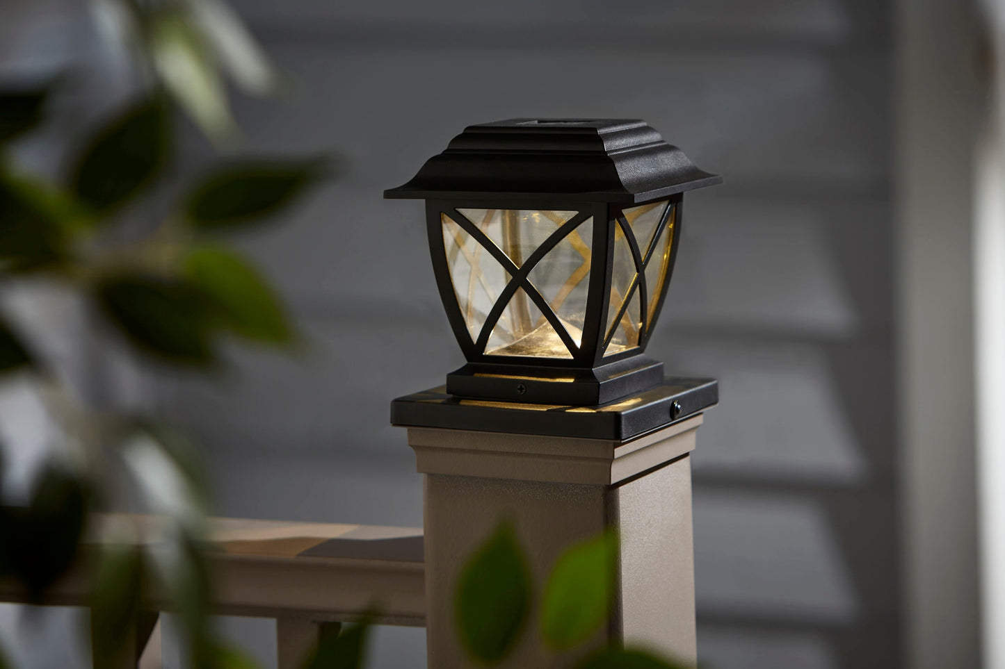 Harbor Breeze 4-in x 4-in 2-Pack 5-Lumen Black Solar LED Outdoor Post Cap Light (3500 K)