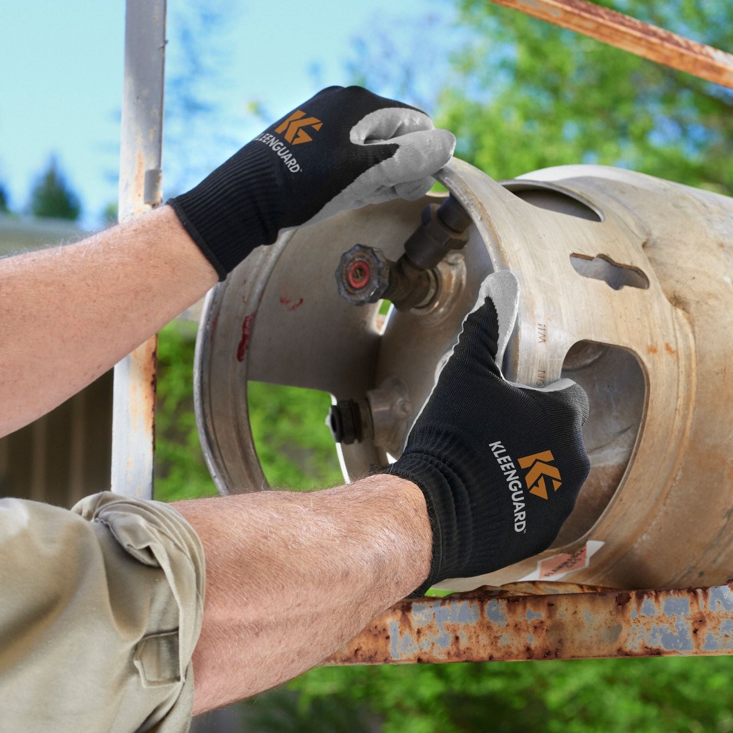 KLEENGUARD G40 Polyurethane-Coated Safety Gloves, Size M, 60-Pack