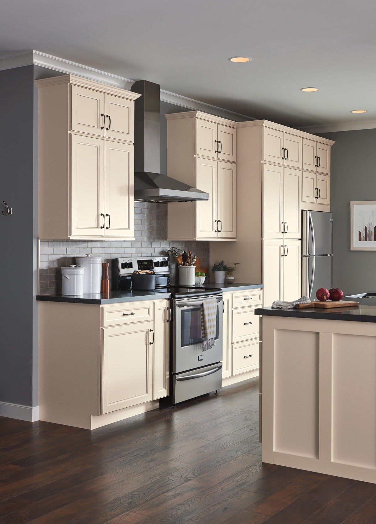 Diamond NOW Caspian 18-in W x 35-in H x 23.75-in D TrueColor Toasted Antique Drawer Base Stock Cabinet
