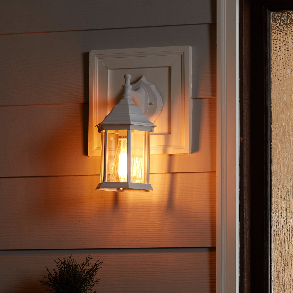 Project Source Henfield 11.81-in H Matte White Outdoor Wall Lantern, Medium Base (E-26)