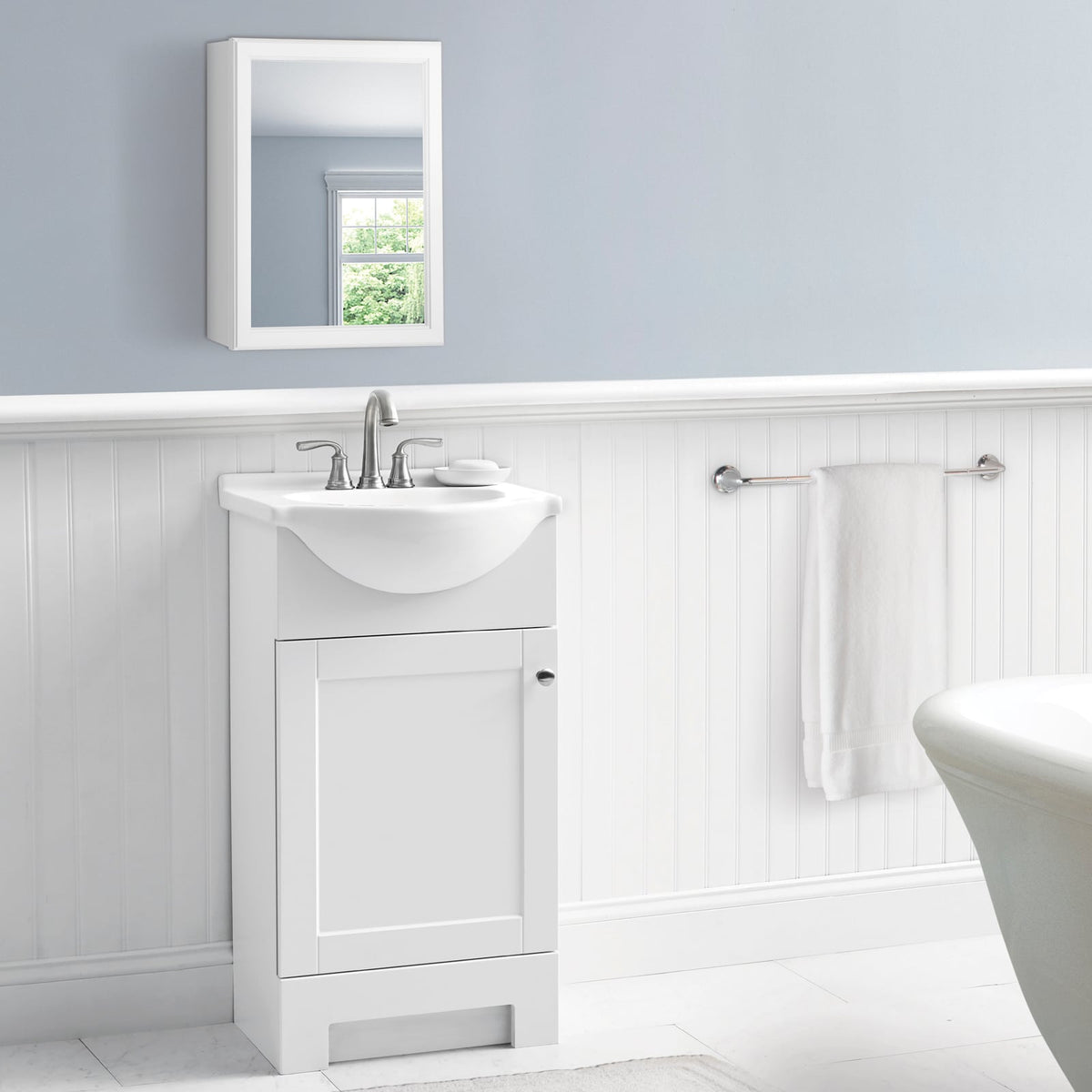 Project Source 15.25-in x 19.25-in Surface Mount White Mirrored Medicine Cabinet