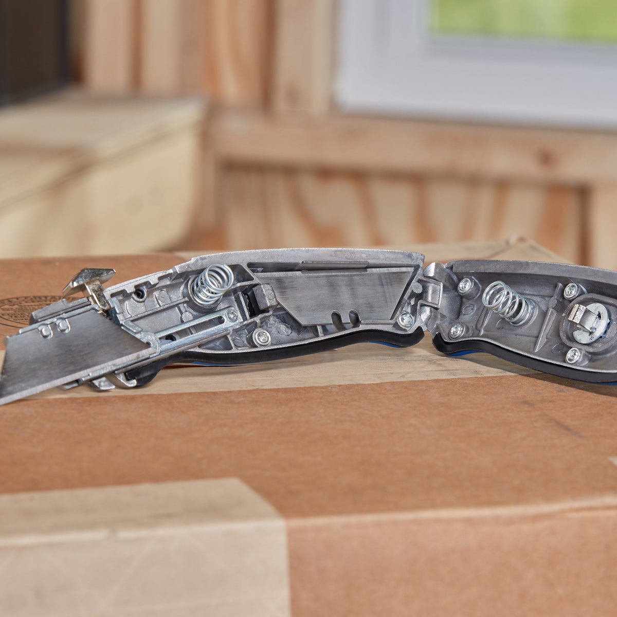 Kobalt 3-Blade Retractable Utility Knife with On-Tool Blade Storage, 3/4-in Blade Width