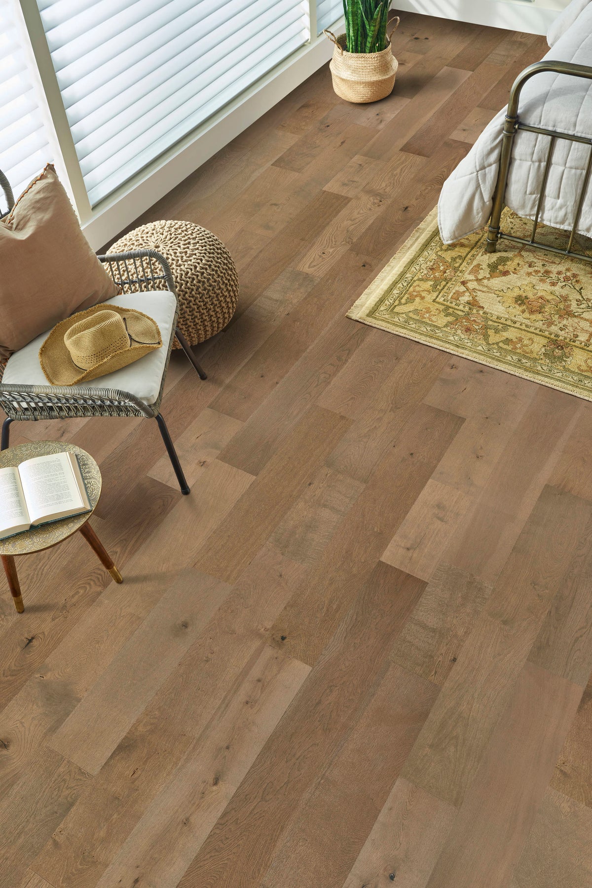 Bruce America's Best Choice Haven Point White Oak 7-in W x 3/8-in T x Varying Length Smooth/Traditional Engineered Hardwood Flooring (32.63-sq ft / Carton)