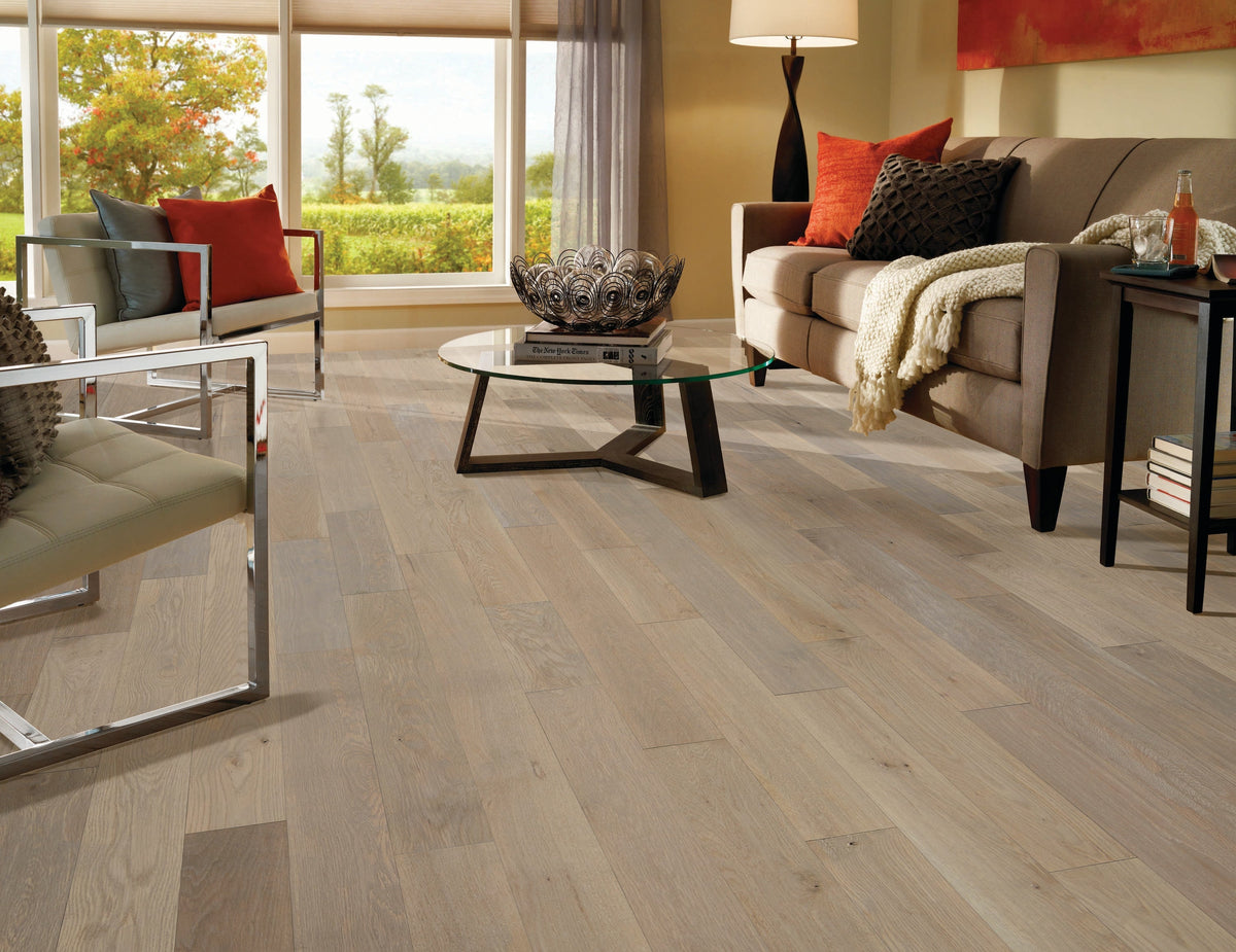 Bruce America's Best Choice Breezy Gray White Oak 5-in W x 3/4-in T Varying Length Handscraped Solid Hardwood Flooring (23.5-sq ft / Carton)