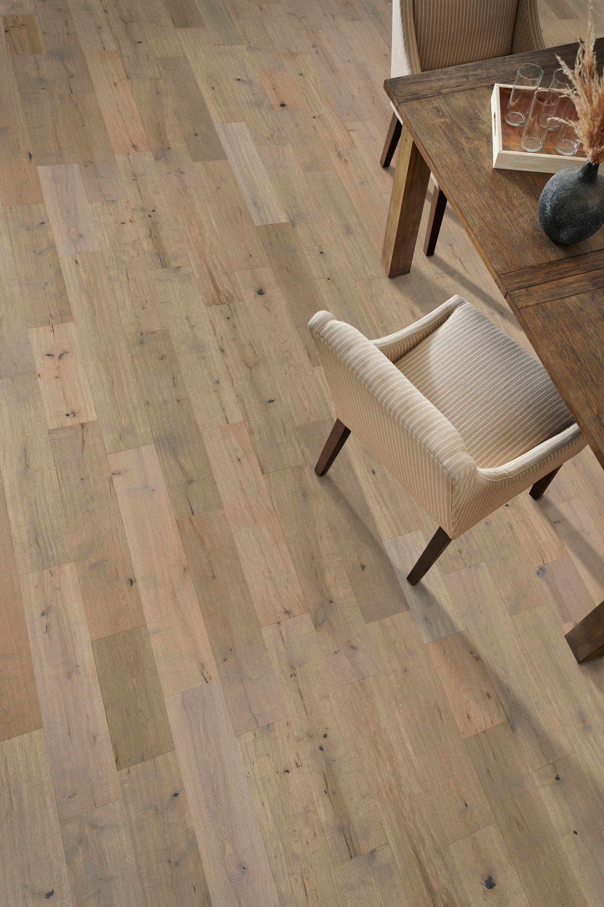 Bruce America's Best Choice Breezy Gray White Oak 6-in W x 3/8-in T x Varying Length Handscraped Engineered Hardwood Flooring (30.63-sq ft / Carton)