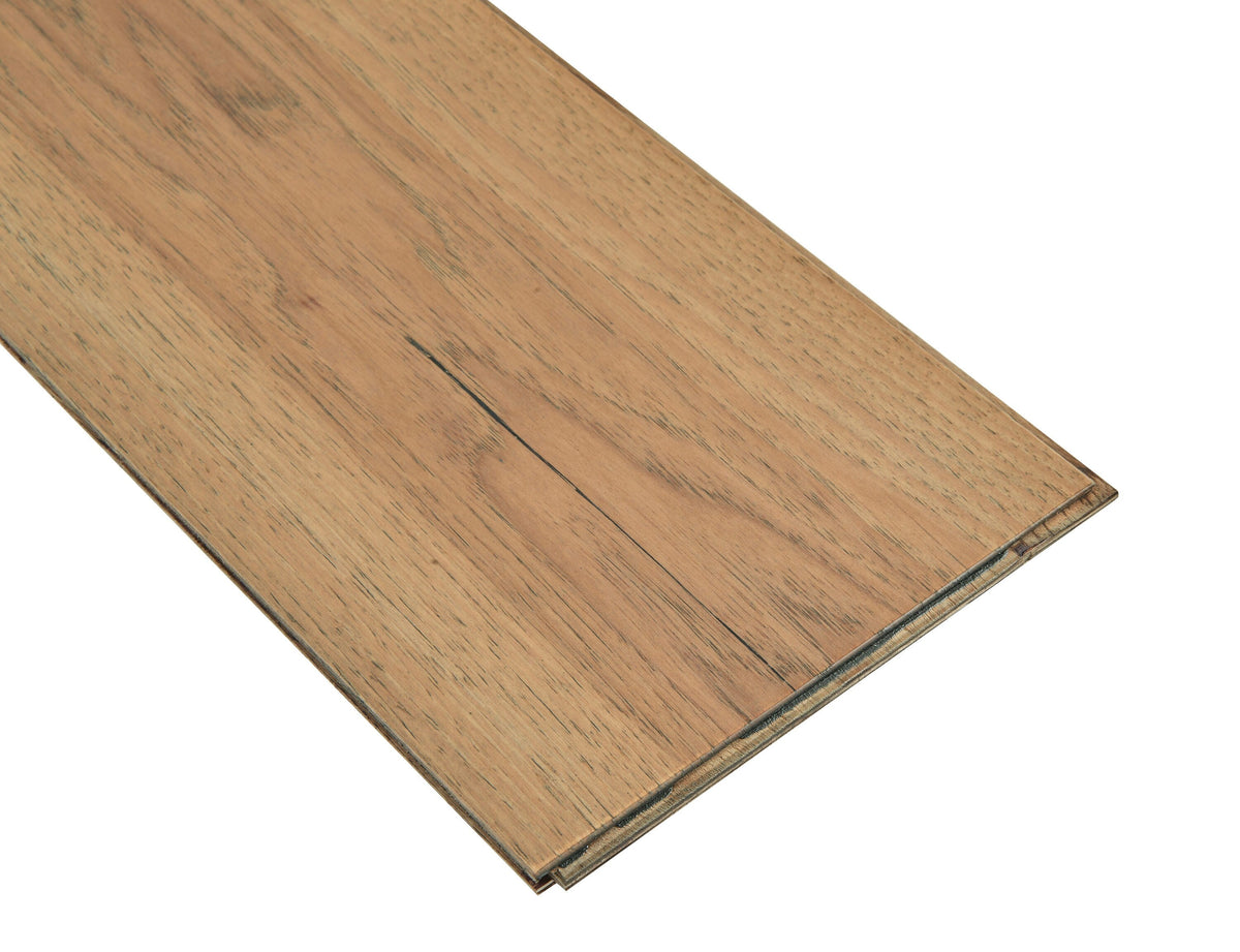 Bruce America's Best Choice Hill Farm Hickory 7-in W x 3/8-in T x Varying Length Smooth/Traditional Engineered Hardwood Flooring (32.63-sq ft / Carton)