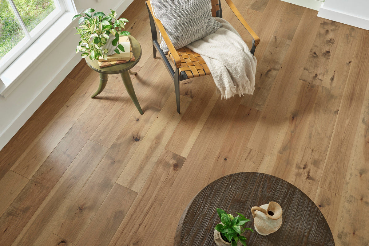 Bruce America's Best Choice Hill Farm Hickory 7-in W x 3/8-in T x Varying Length Smooth/Traditional Engineered Hardwood Flooring (32.63-sq ft / Carton)
