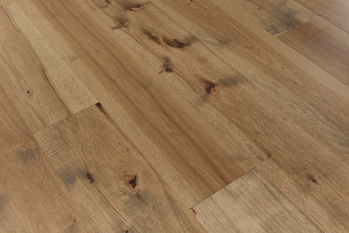 Bruce America's Best Choice Hill Farm Hickory 7-in W x 3/8-in T x Varying Length Smooth/Traditional Engineered Hardwood Flooring (32.63-sq ft / Carton)