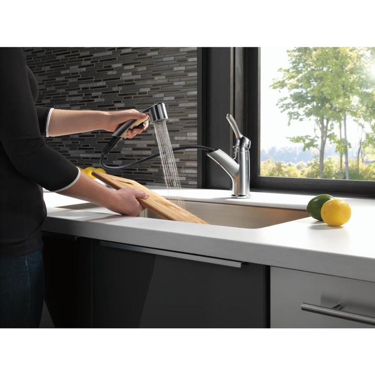Delta Collins Arctic Stainless 1-Handle Deck-Mount Pull-Out Handle Kitchen Faucet (Deck Plate Included)