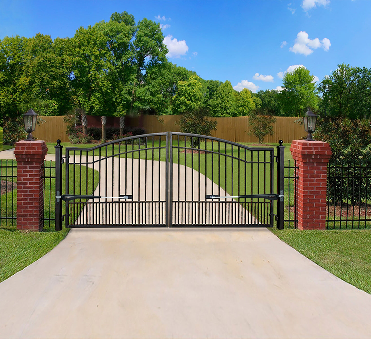 Mighty Mule 18-ft Dual Swing Universal Battery Driveway Gate Opener Kit (Solar Compatible)
