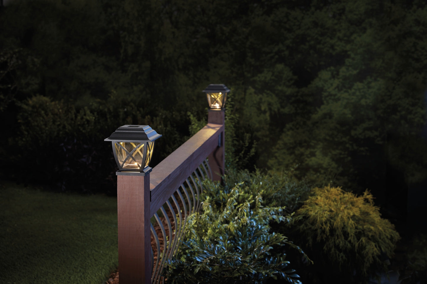 Harbor Breeze 4-in x 4-in 2-Pack 5-Lumen Black Solar LED Outdoor Post Cap Light (3500 K)