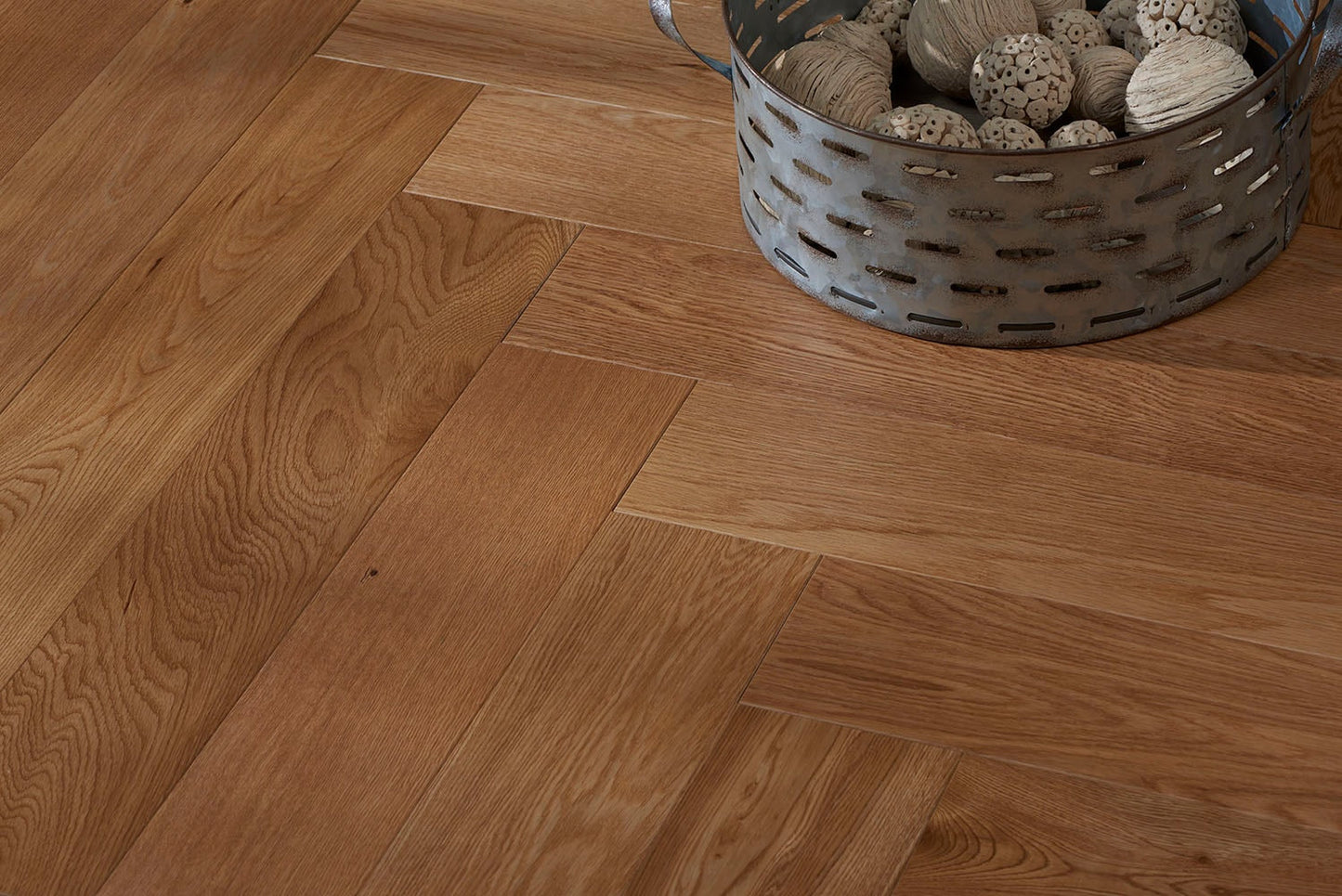 Flooors by LTL Oak Brown hardwood flooring — surface grain detail