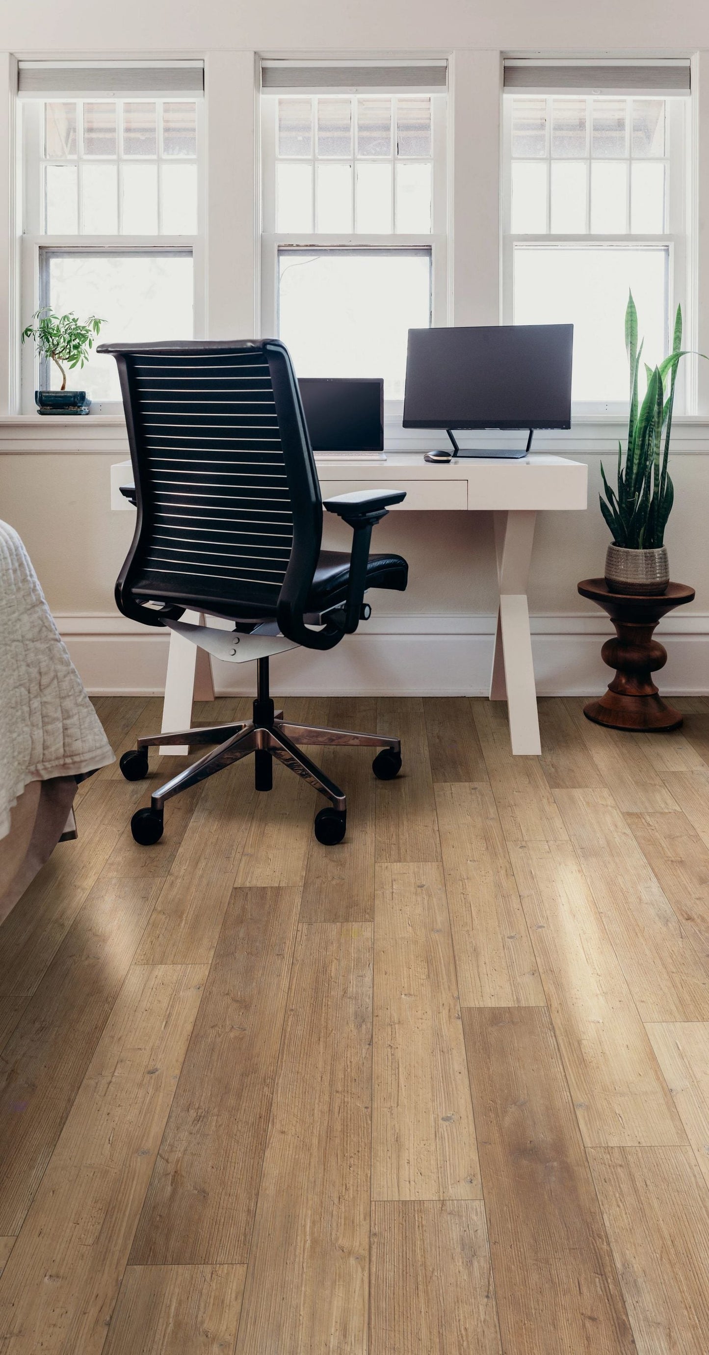 Shaw Tundra Plus Tall Pine 7-in Wide x 5-mm Thick Waterproof Luxury Vinyl Plank Flooring (18.91-sq ft)