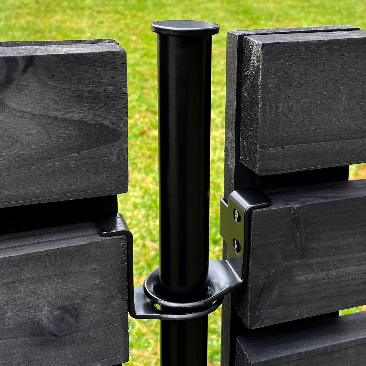 YARDLINK Vista 5-ft H x 2-in W Black Steel Decorative Metal Flat-top No Dig Decorative Universal Fence Post