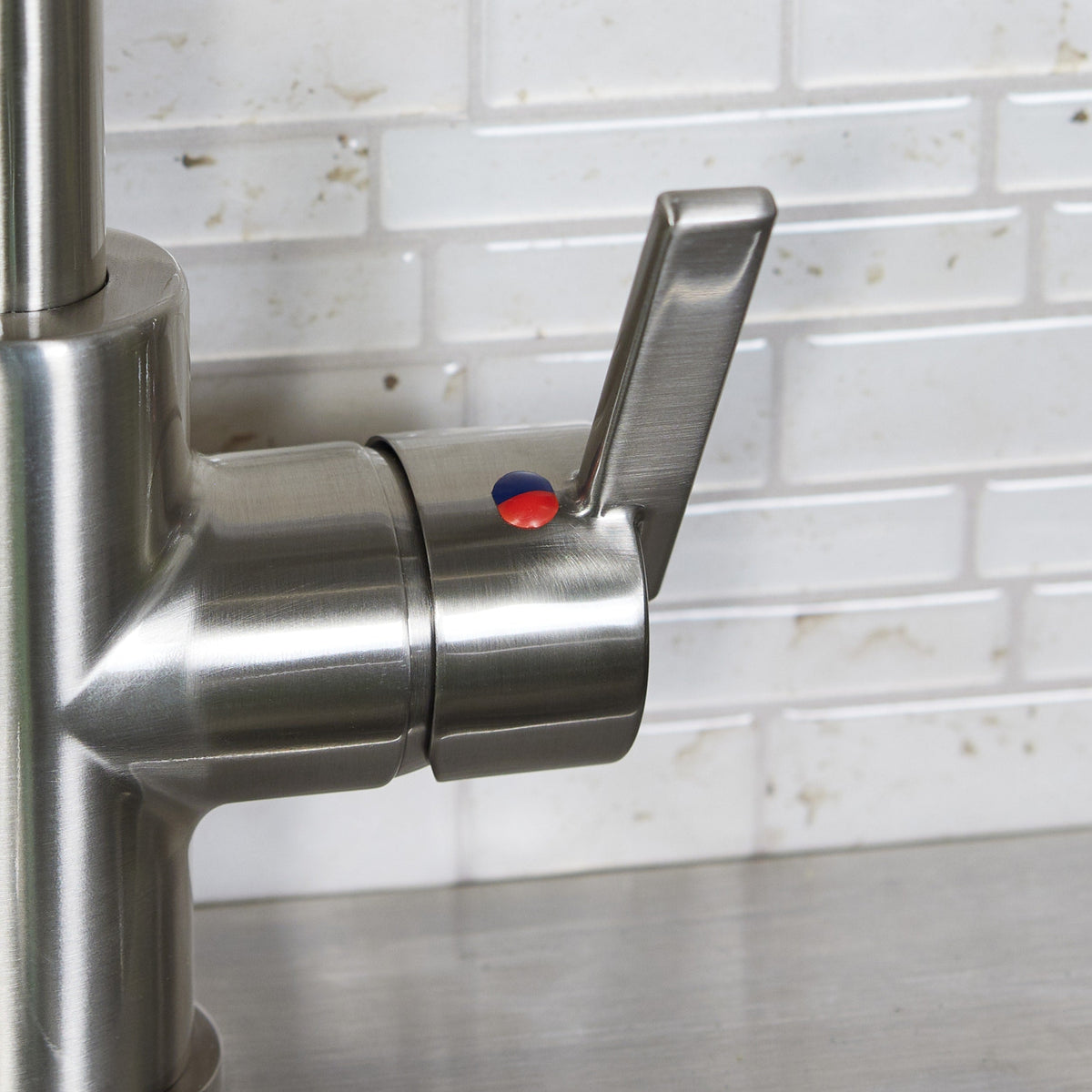 Project Source Flynt Brushed Stainless Single-Handle Deck-Mount Pull-Down Kitchen Faucet with Deck Plate, 1.8 GPM
