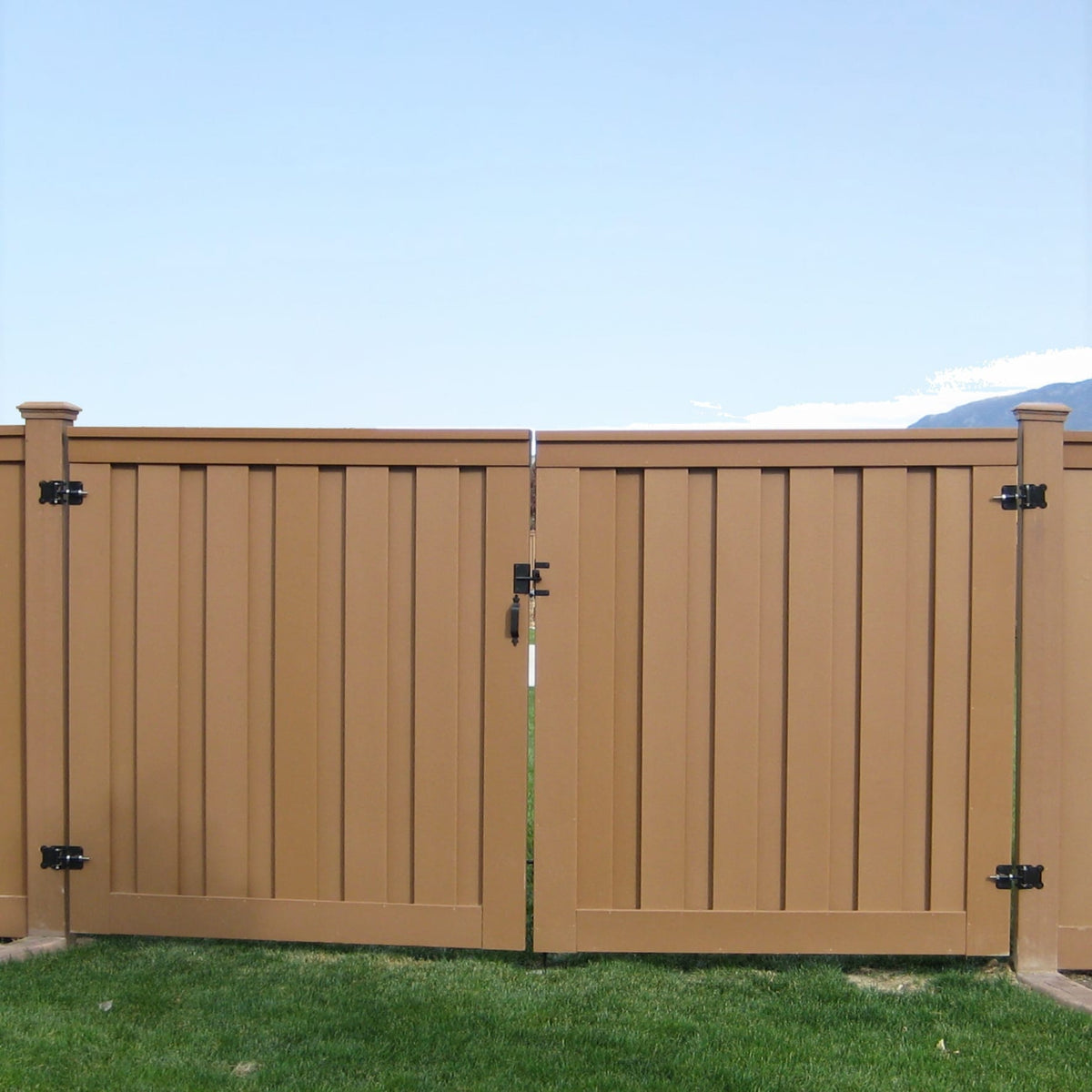 Trex Fencing Seclusions 6-ft H x 10-ft W Saddle Residential Composite Fence Gate with Hardware