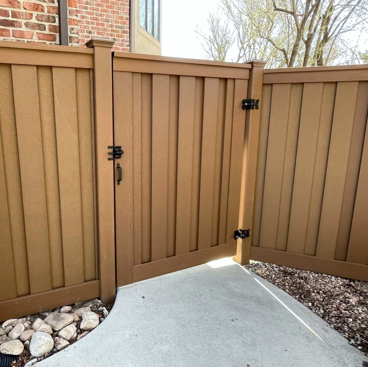 Trex Fencing Seclusions 6-ft H x 5-ft W Saddle Residential Composite Fence Gate with Hardware