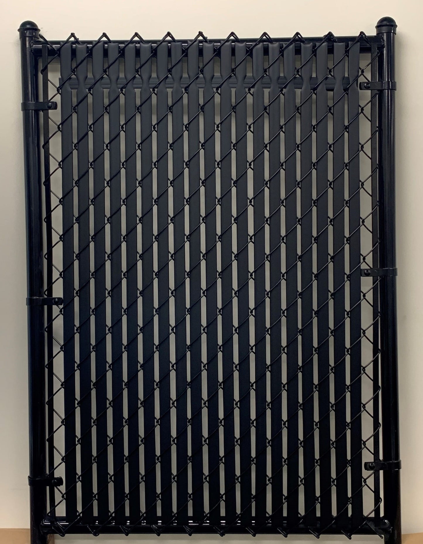 Pexco 4-ft H x 1-in W Black Hdpe Chain Link Fence Slat 82-Pack