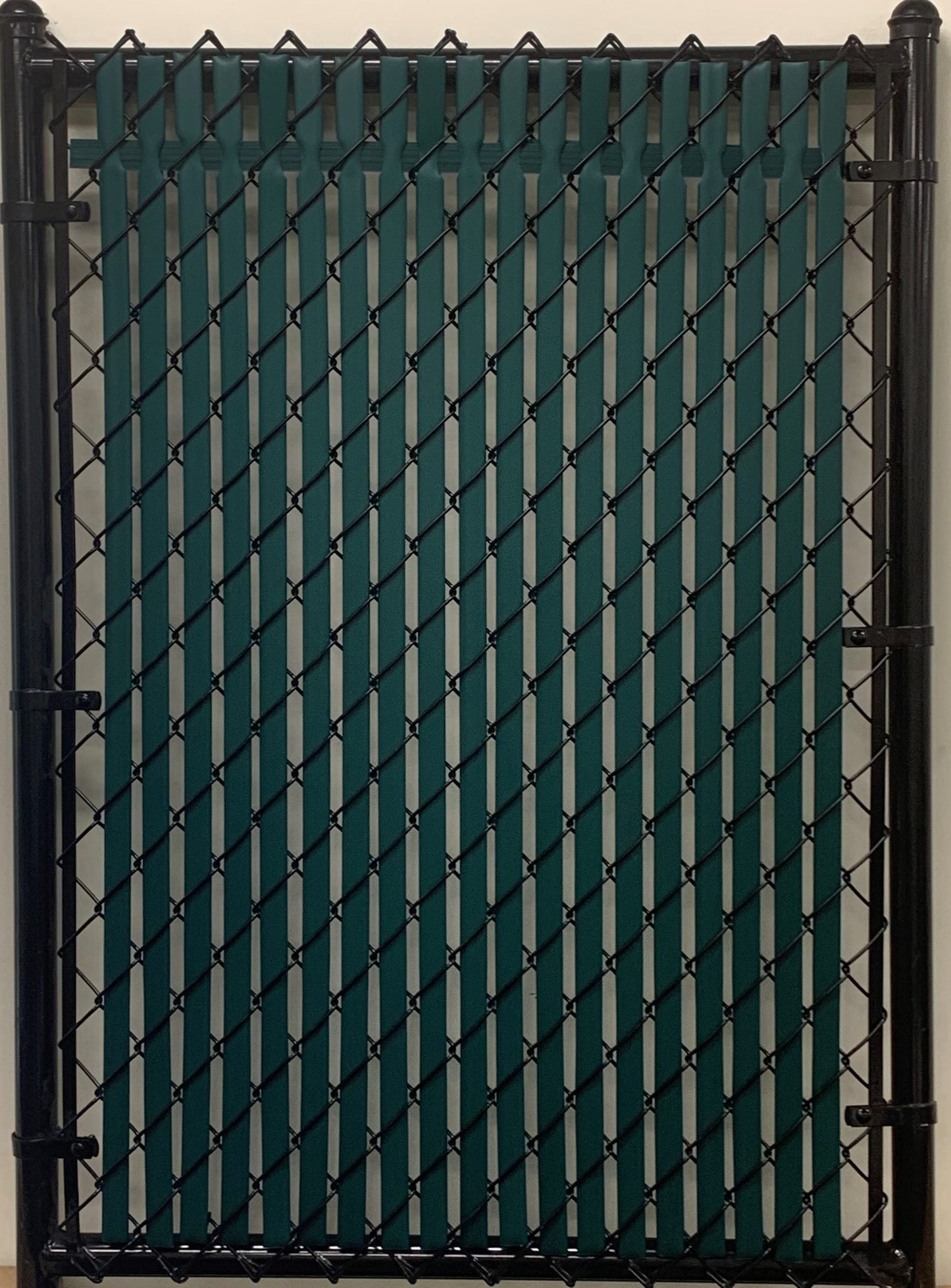 Pexco 5-ft H x 1-in W Green Hdpe Chain Link Fence Slat 82-Pack