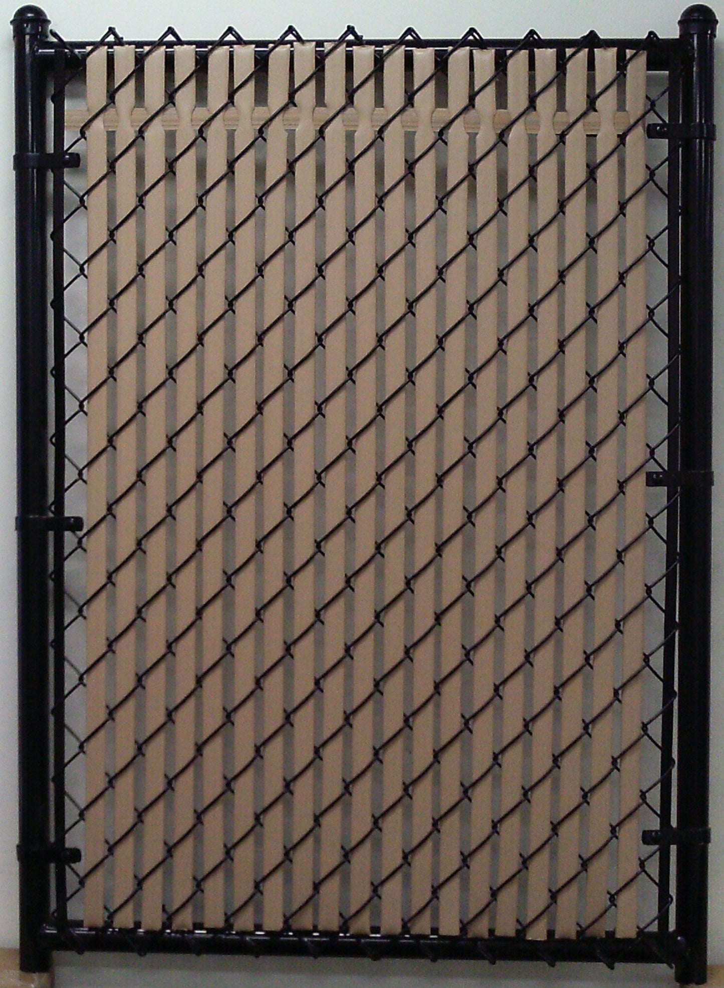 Pexco 4-ft H x 1-in W Beige Hdpe Chain Link Fence Slat 82-Pack