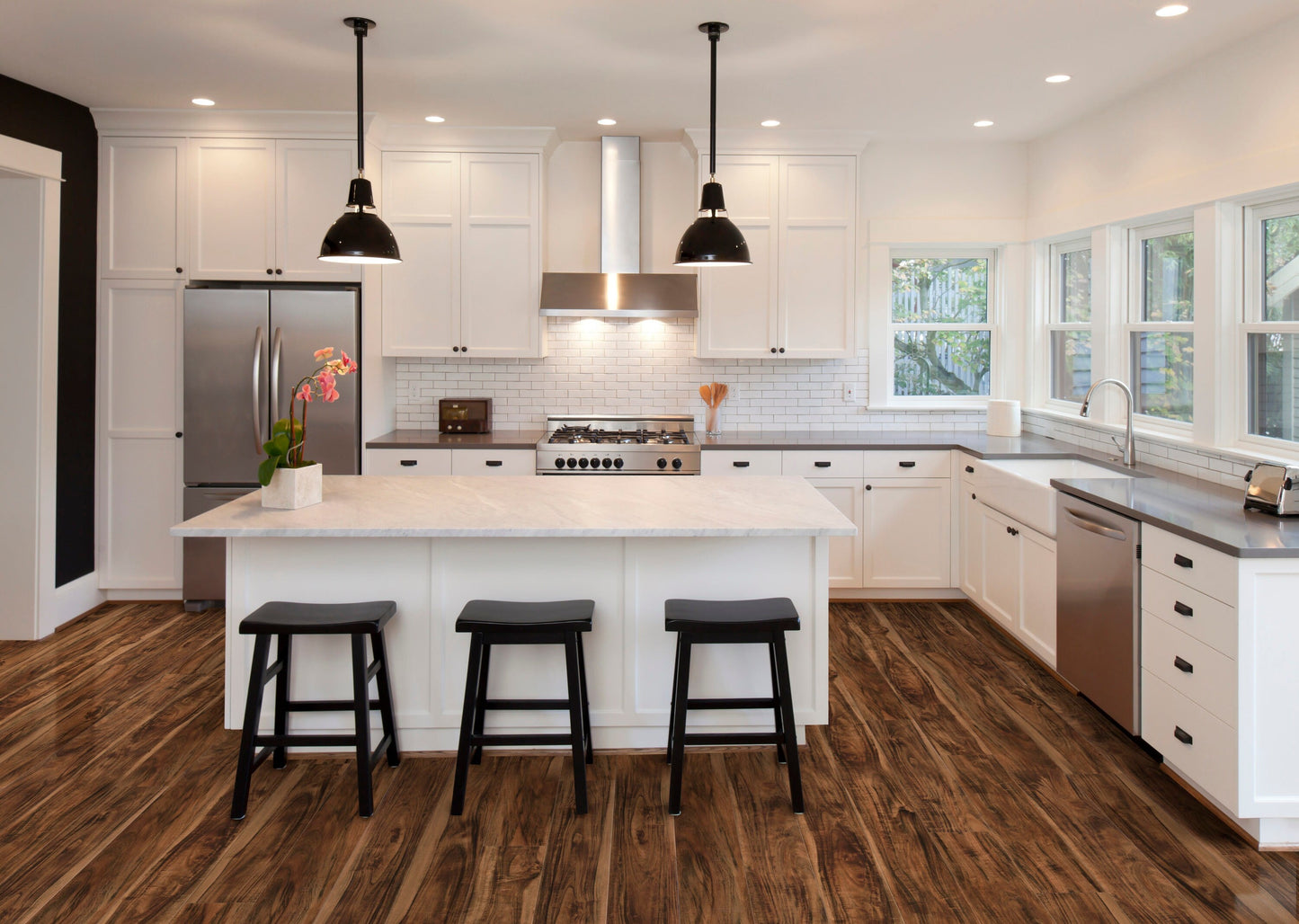 CALI Vinyl Pro Classic Walnut Creek 7-in W x 5.5-mm T Waterproof Interlocking Luxury Vinyl Plank Flooring (23.77-sq ft/Carton)