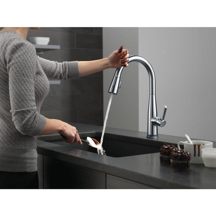 Delta Essa Touch2O Arctic Stainless 1-Handle Deck-Mount Pull-Down Touch Kitchen Faucet (Deck Plate Included)