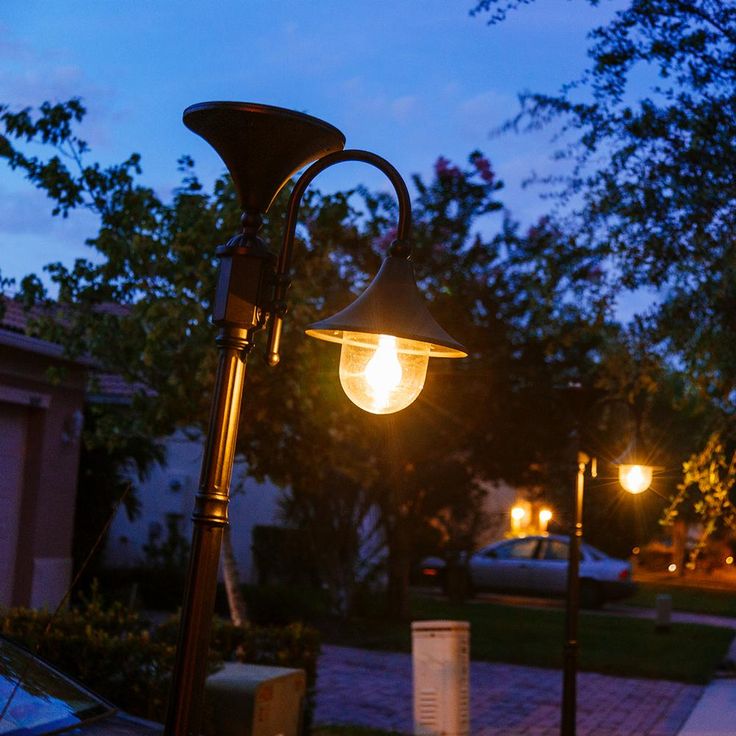 Everest Single Black Outdoor Integrated Led Solar Lamp Post Light with GS Solar LED Light Bulb