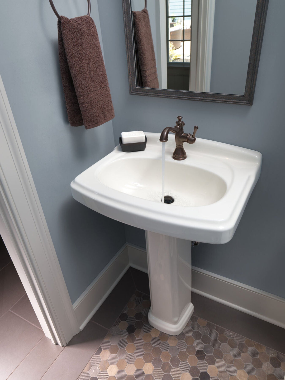 Delta Cassidy Venetian Bronze 1-Handle Single-Hole WaterSense Bathroom Sink Faucet with Drain