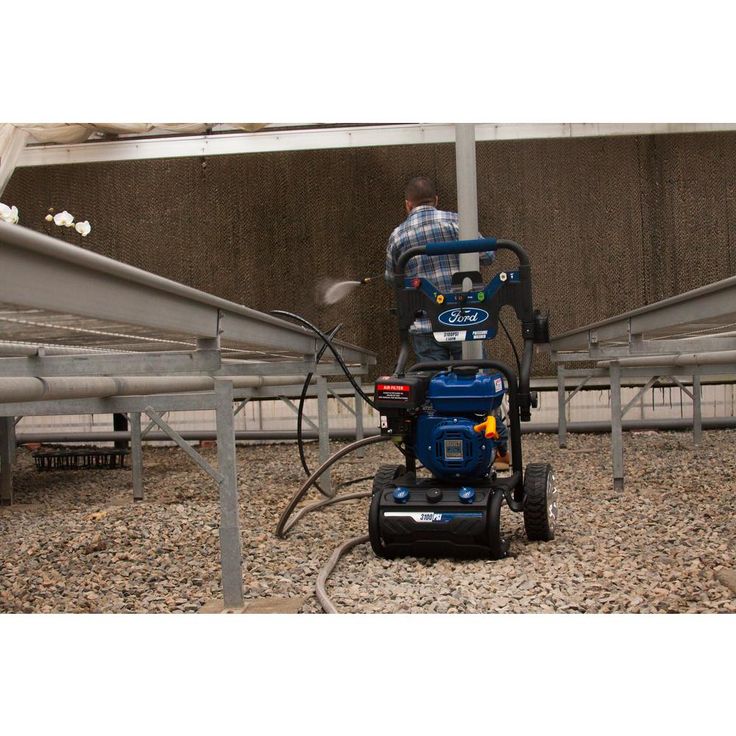 Ford 3,100 psi 2.5 GPM Gas Pressure Washer - California Compliant