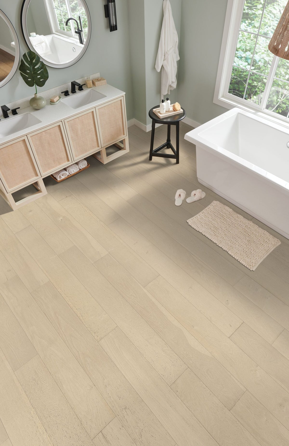 Bruce Forest Rain Woodsy Winter White Oak 7-7/16-in W x 1/4-in T x Varying Length Wirebrushed Waterproof Engineered Hardwood Flooring (15.54-sq ft / Carton)