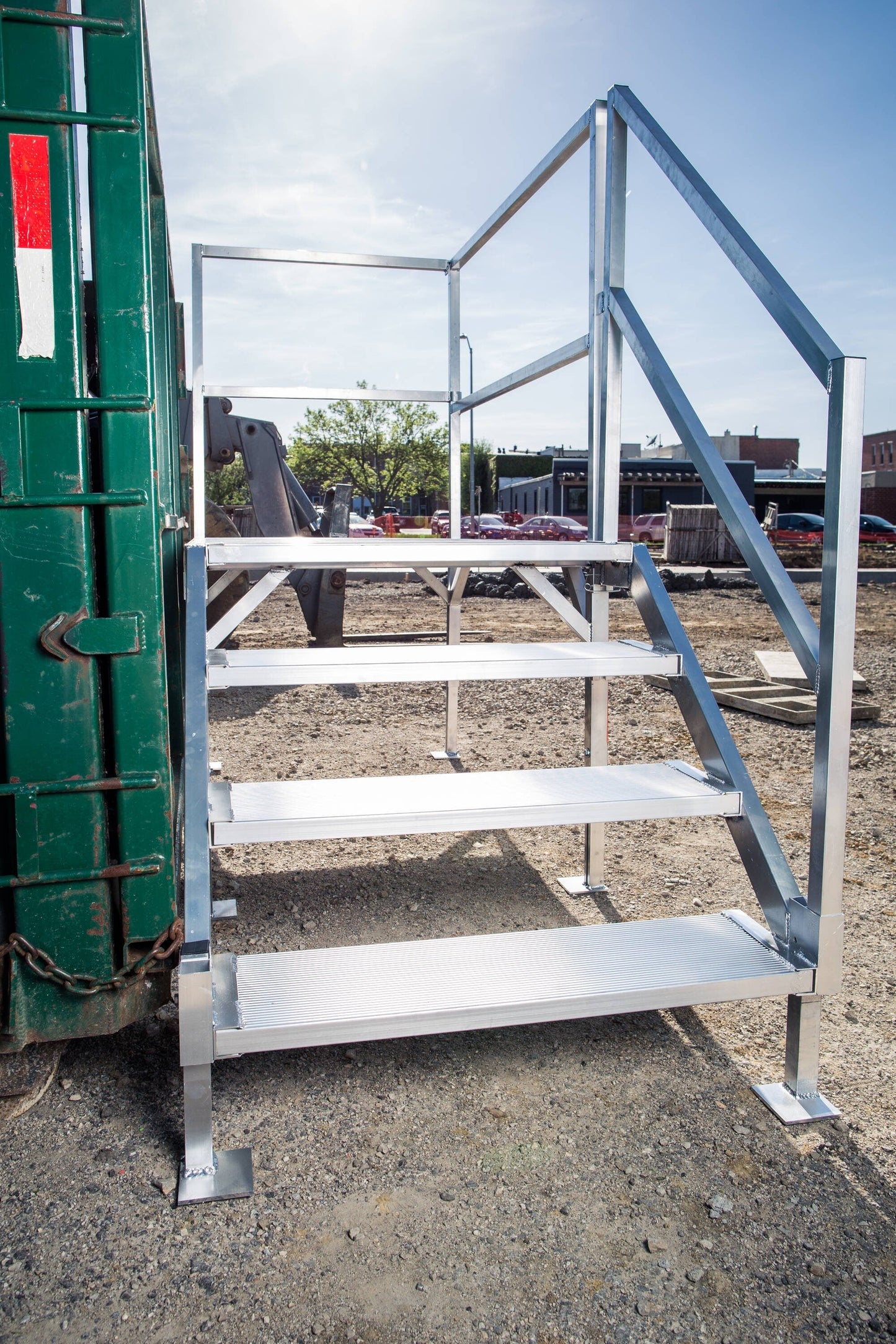 EZ-ACCESS FORTRESS 27.5 in to 42.5 in H OSHA Compliant Aluminum 4-Riser Stair System with Platform