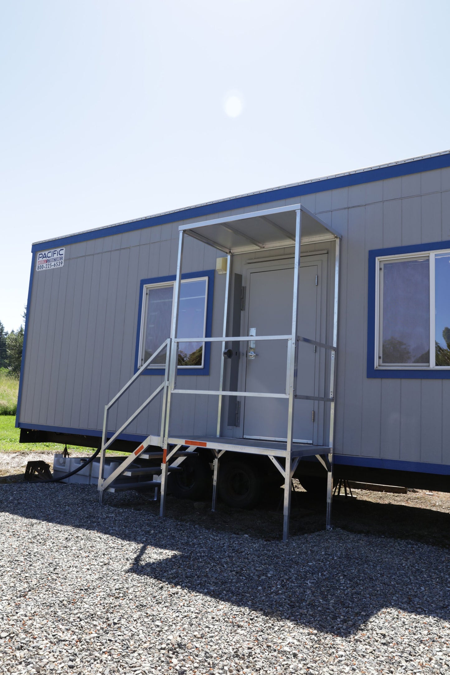EZ-ACCESS FORTRESS 23 in to 34 in H OSHA Compliant Aluminum 3-Riser Stair System with Platform and Canopy