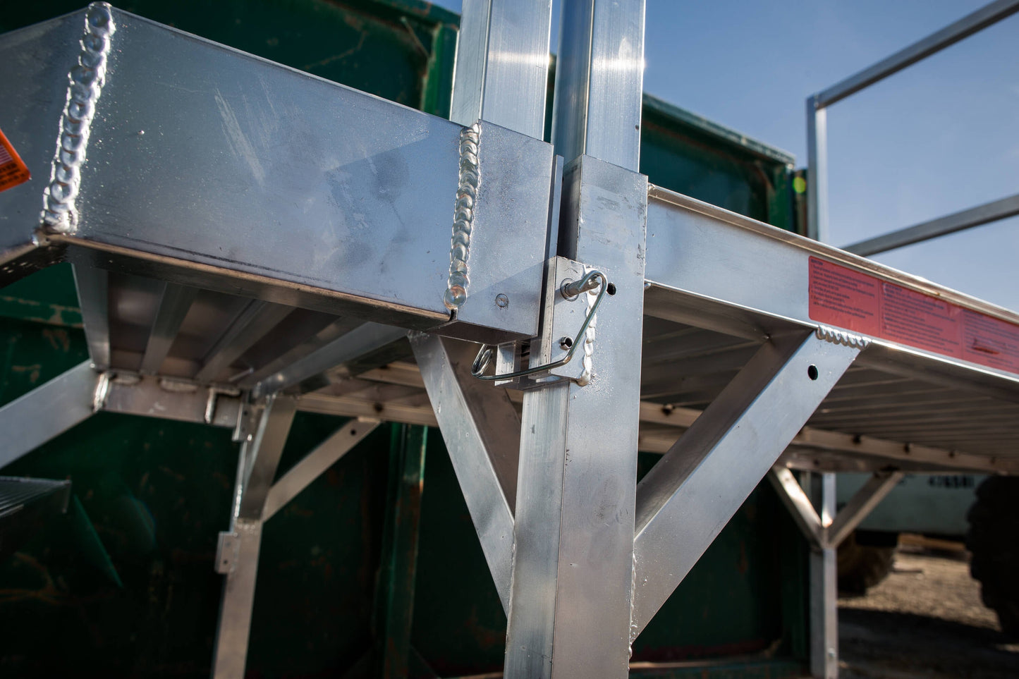 EZ-ACCESS FORTRESS 27.5 in to 42.5 in H OSHA Compliant Aluminum 4-Riser Stair System with Platform