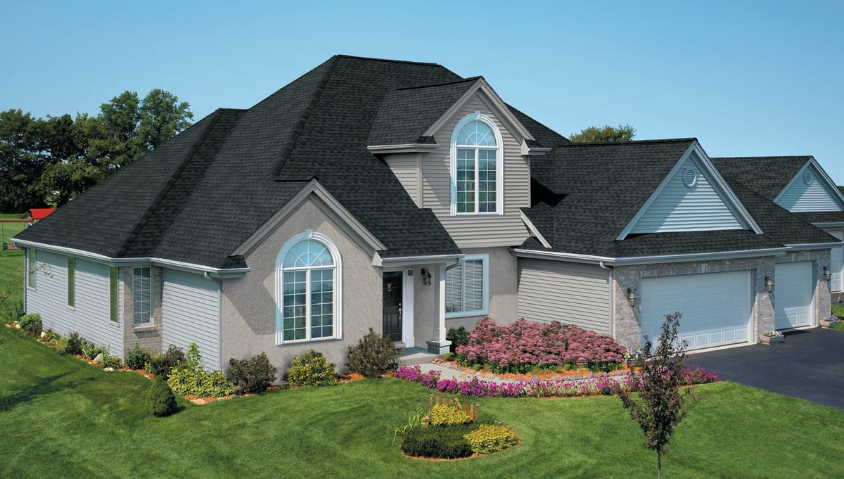 GAF Timberline Natural Shadow Architectural Roof Shingles, Charcoal – Algae Resistant, 33.3-sq ft per Bundle